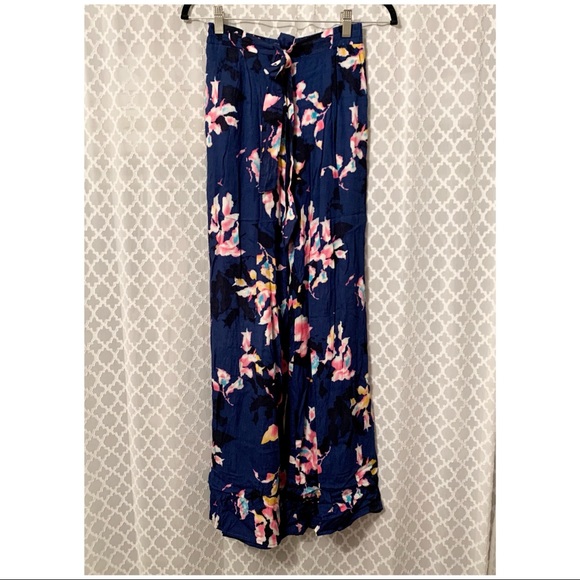 ASTR Floral Pants - Picture 2 of 4